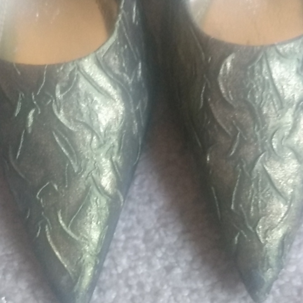 Beautiful Designer Shoes - Picture 2 of 9